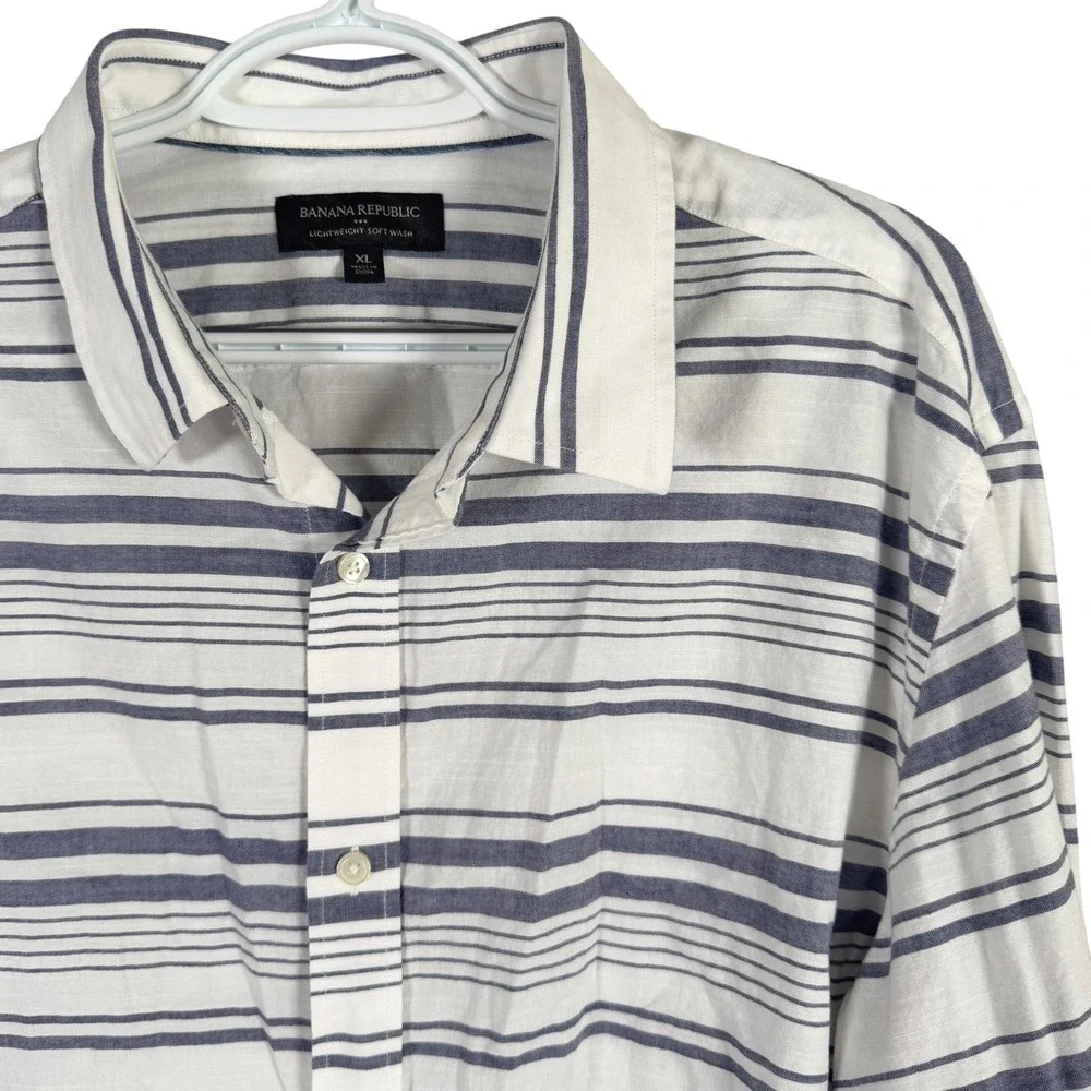 Banana Republic Lighweight Soft Wash Button Up Shirt Mens XL White Blue Striped